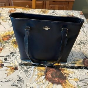 Coach Tote Navy medium size. Authentic
